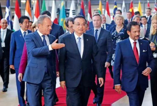 10月19日上午，中国国务院总理李克强在布鲁塞尔出席第十二届亚欧首脑会议，并率先发表题为《共担全球责任